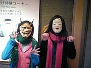 能楽堂でポーズ