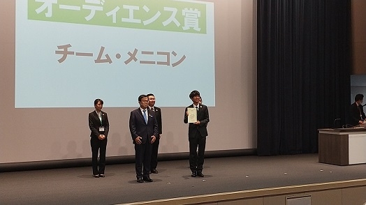 04 サスティナ研究所所長・大村秀章知事と記念撮影.jpg
