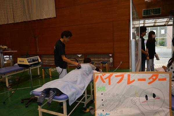 大学祭で物理療法体験コーナーを行いました１.JPG