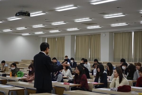 20161202キャリア支援課による就職セミナーが開催されました1.JPG