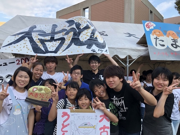 20171019大学祭:恒例の物理療法体験と模擬店2.JPG