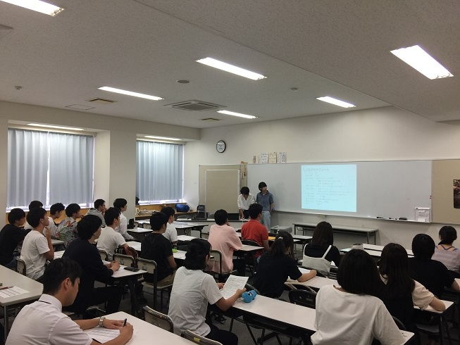 201708081年生1日病院見学実習発表会が行われました2.JPG