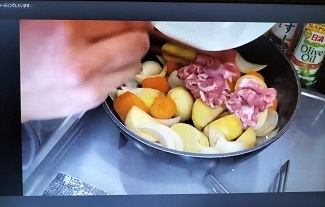 ②プレゼン_A Video about Japanese cuisine(本学生).jpg