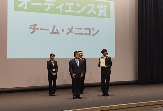 04 サスティナ研究所所長・大村秀章知事と記念撮影.jpg