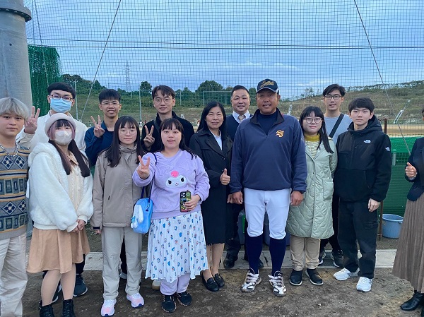 11 硬式野球部グラウンド見学〇.jpg