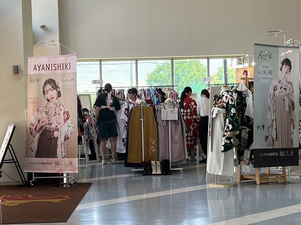 星城大学様　展示会写真2.JPG